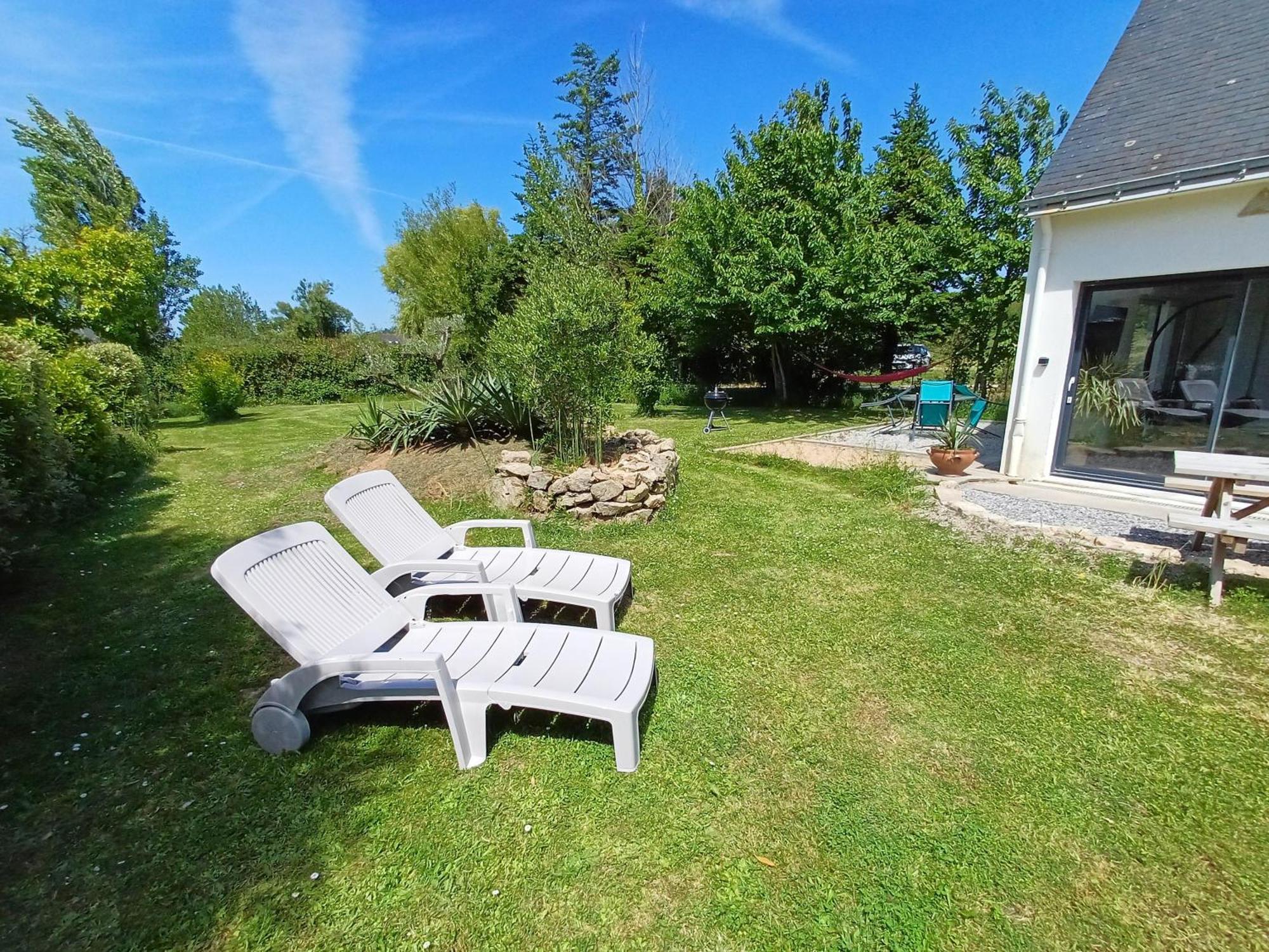 Maison De Vacances: Seaside Retreat with Private Garden Plouhinec  Exterior photo